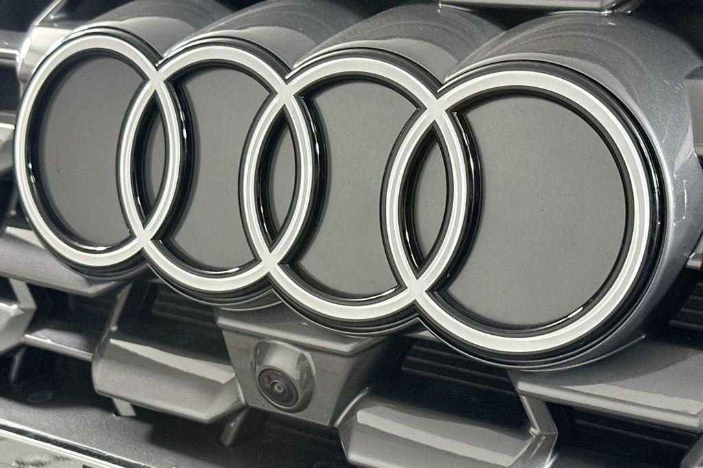 Audi Q5 view 15