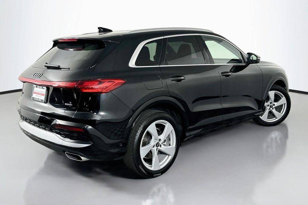 Audi Q5 view 14