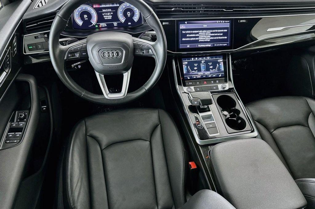 Audi Q7 view 5