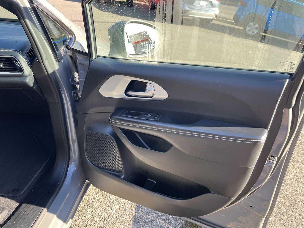 used 2022 Chrysler Pacifica Hybrid car, priced at $26,995