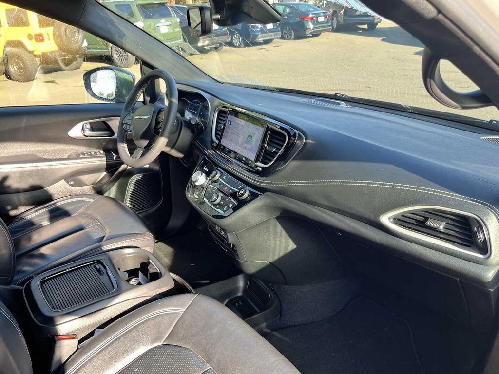used 2022 Chrysler Pacifica Hybrid car, priced at $26,995