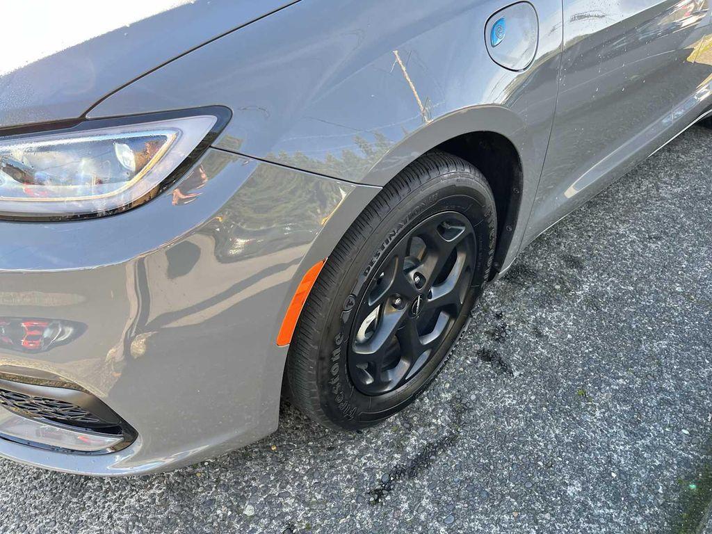 used 2022 Chrysler Pacifica Hybrid car, priced at $26,995