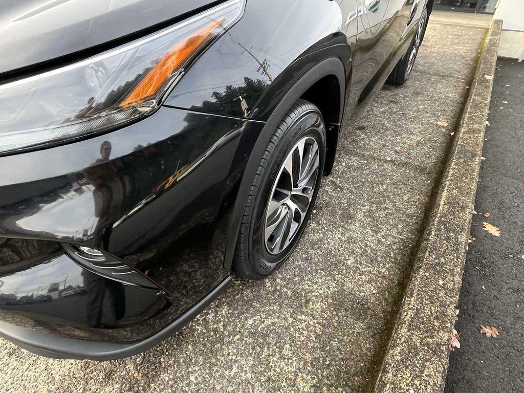 used 2024 Toyota Highlander car, priced at $42,995