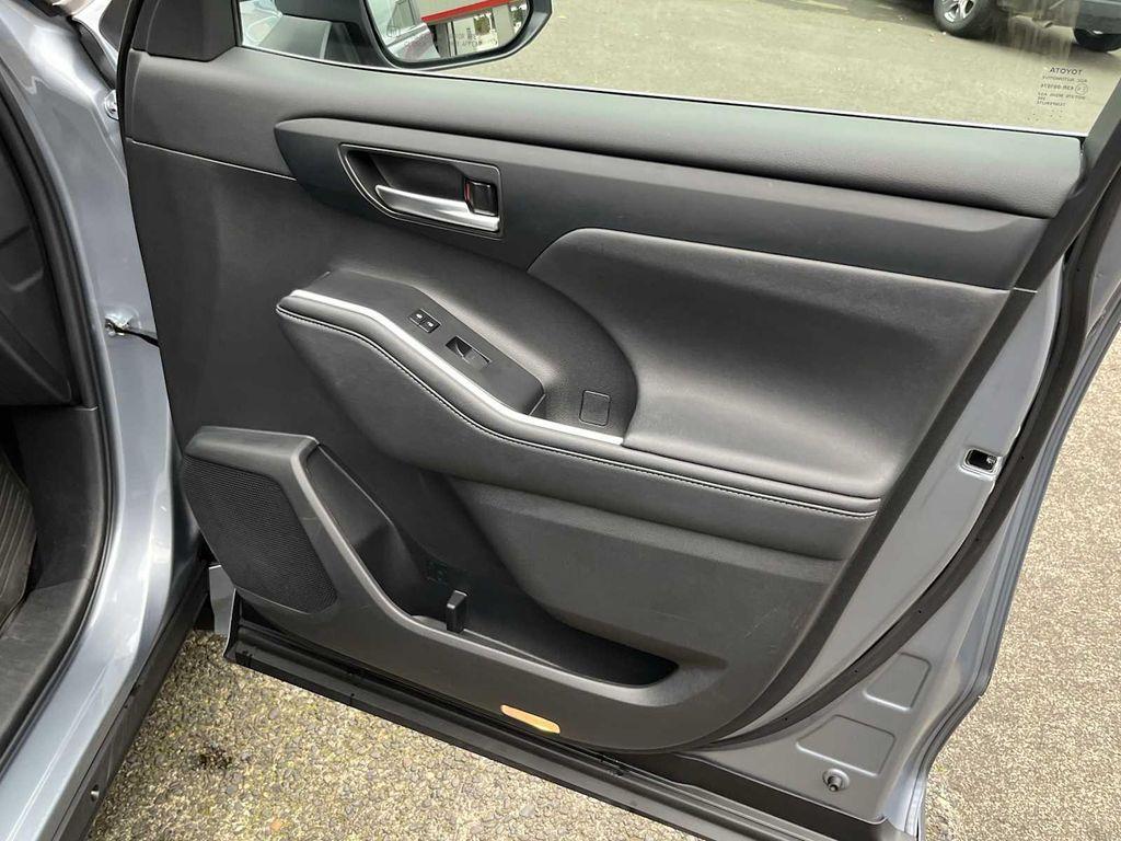 used 2024 Toyota Highlander car, priced at $42,665