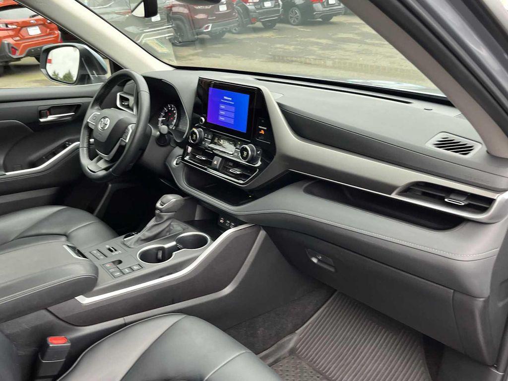 used 2024 Toyota Highlander car, priced at $42,665