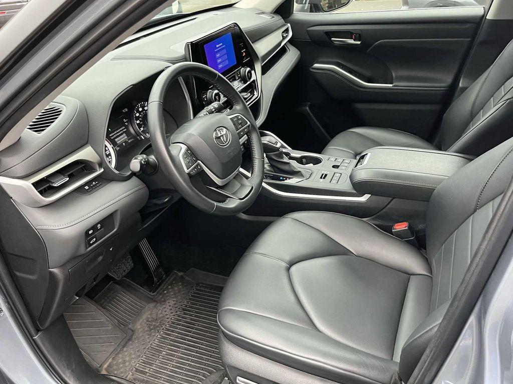 used 2024 Toyota Highlander car, priced at $42,665