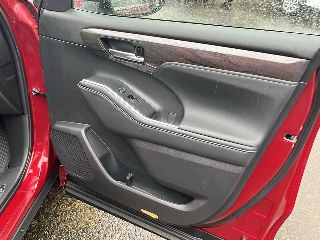 used 2023 Toyota Highlander car, priced at $42,995