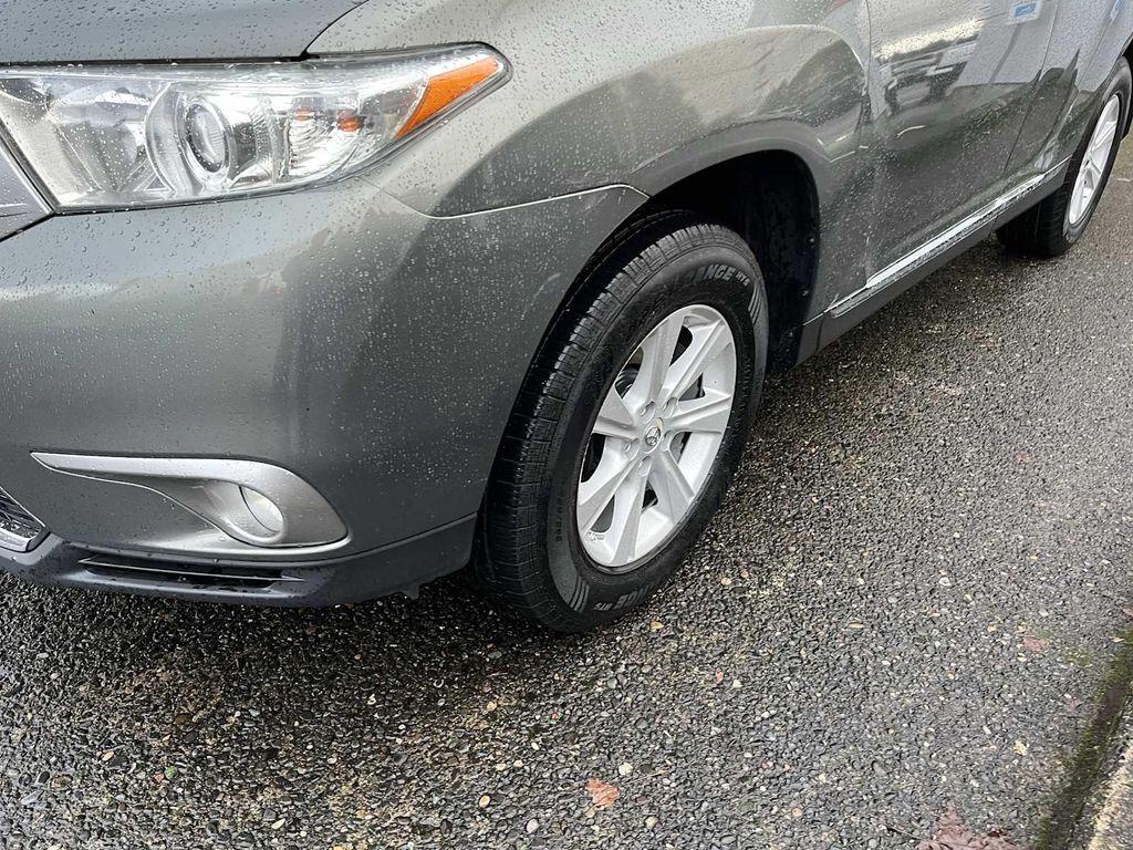 used 2011 Toyota Highlander car, priced at $10,888