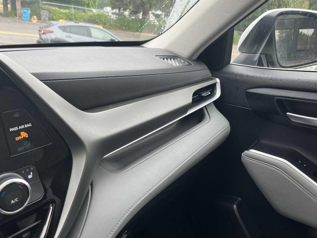 used 2023 Toyota Highlander car, priced at $39,991