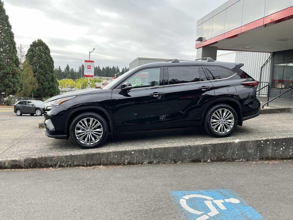 used 2024 Toyota Highlander car, priced at $48,995