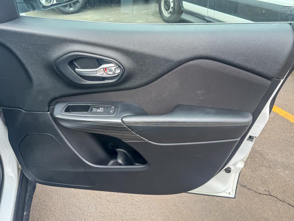 used 2016 Jeep Cherokee car, priced at $9,289