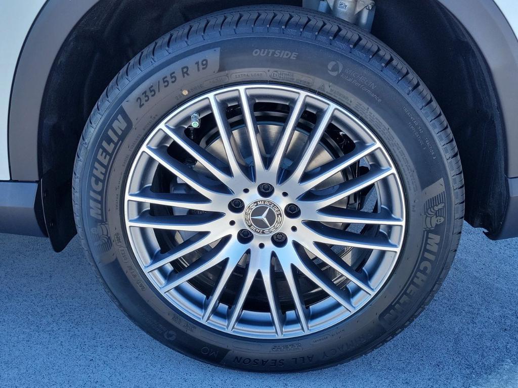 new 2026 Mercedes-Benz GLC 300 car, priced at $54,250