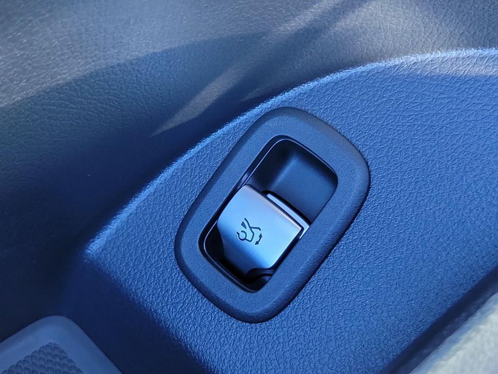 new 2026 Mercedes-Benz GLC 300 car, priced at $57,915