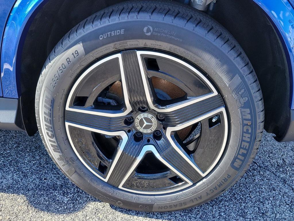 new 2026 Mercedes-Benz GLC 300 car, priced at $57,915