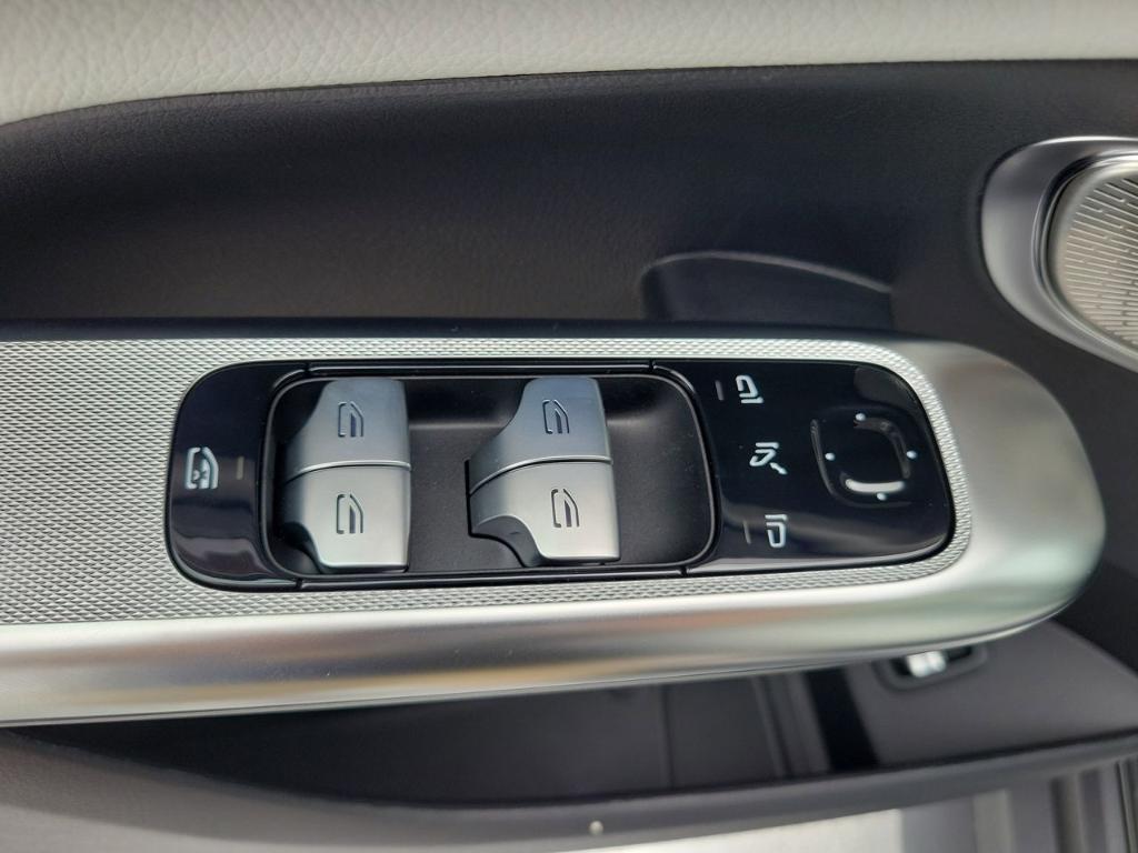 new 2026 Mercedes-Benz GLC 300 car, priced at $67,775