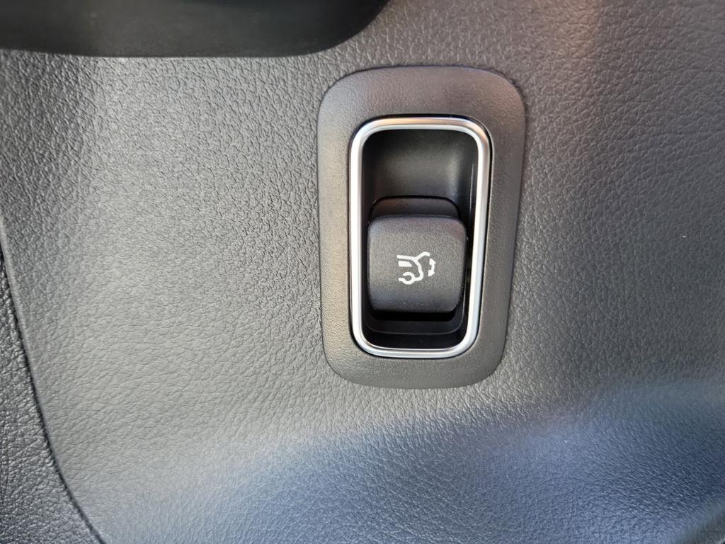 new 2026 Mercedes-Benz GLB 250 car, priced at $49,325