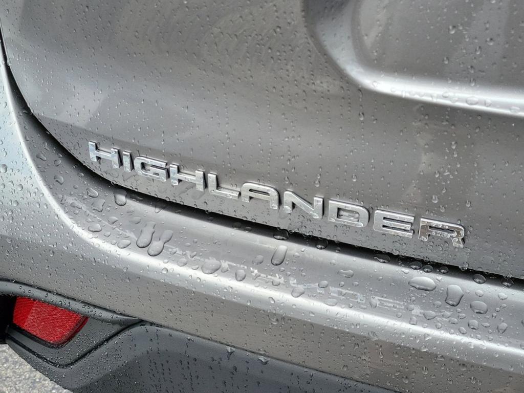 used 2025 Toyota Highlander car, priced at $41,606