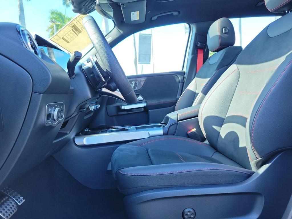 new 2025 Mercedes-Benz AMG GLB 35 car, priced at $55,299