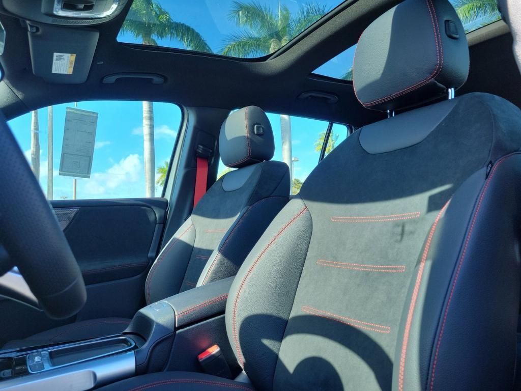 new 2025 Mercedes-Benz AMG GLB 35 car, priced at $55,299