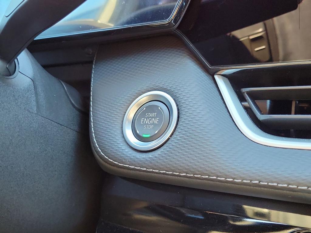 used 2025 Chevrolet Equinox car, priced at $25,272