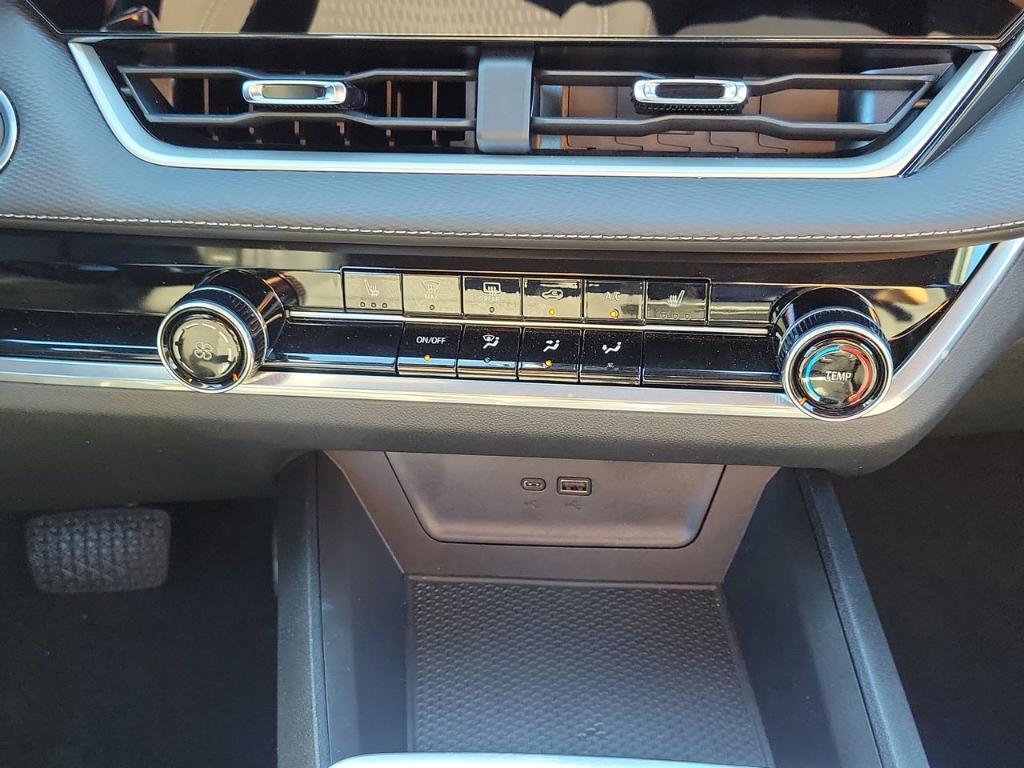 used 2025 Chevrolet Equinox car, priced at $25,272