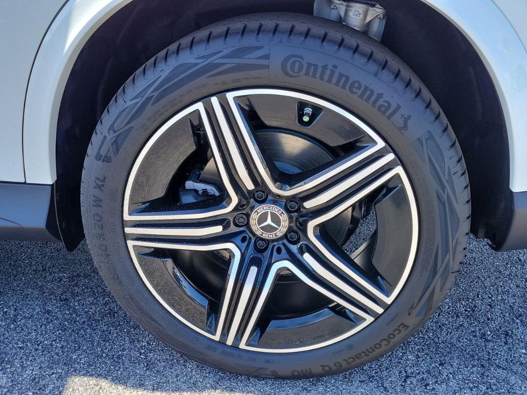 new 2026 Mercedes-Benz GLC 300 car, priced at $61,985