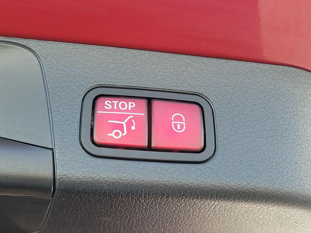 used 2022 Mercedes-Benz GLB 250 car, priced at $30,709