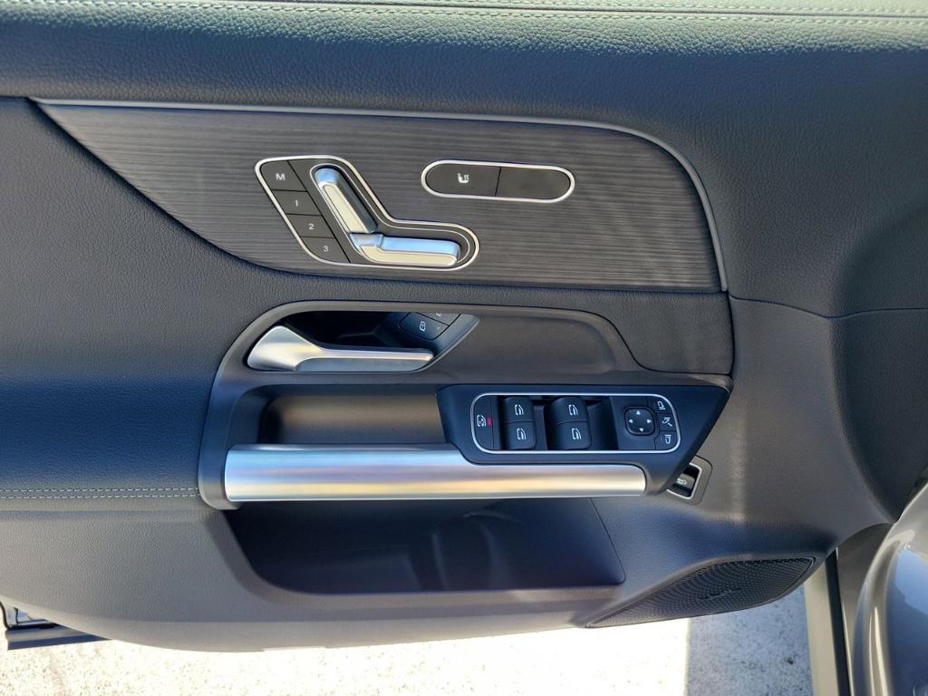 new 2026 Mercedes-Benz GLA 250 car, priced at $48,195