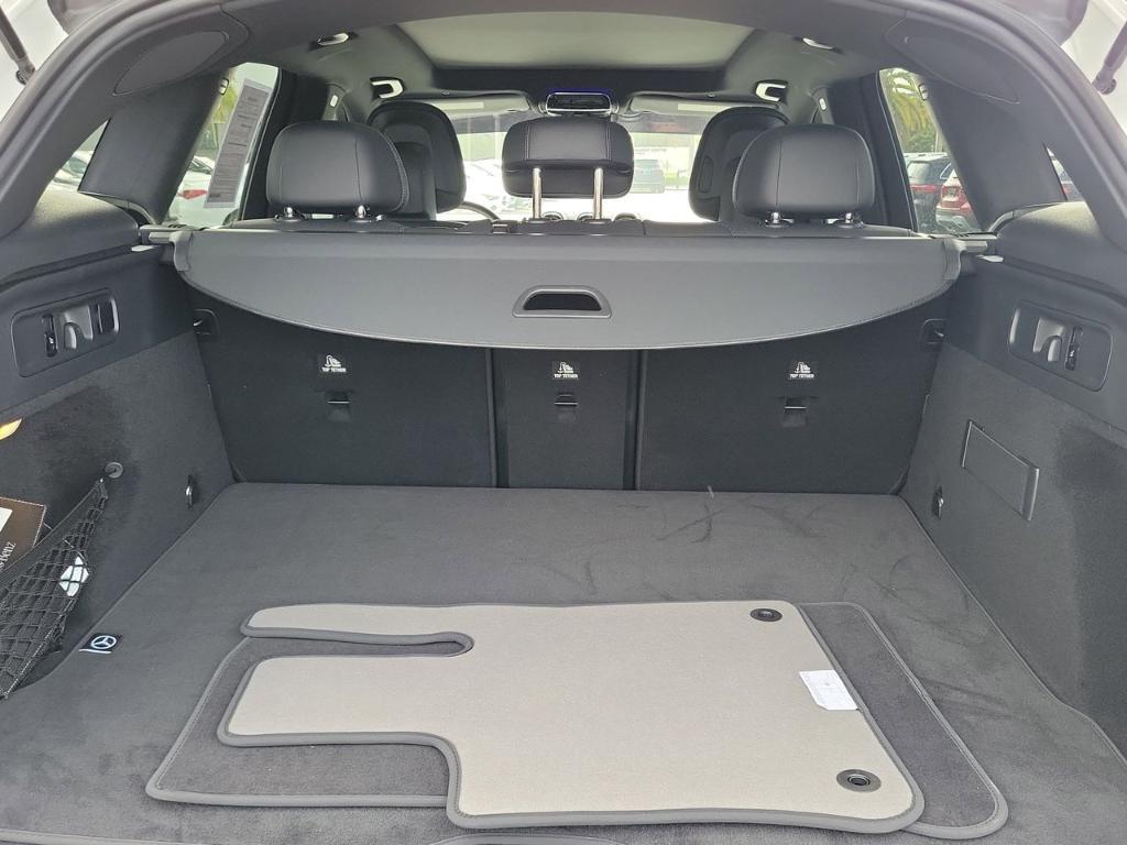 new 2026 Mercedes-Benz GLC 300 car