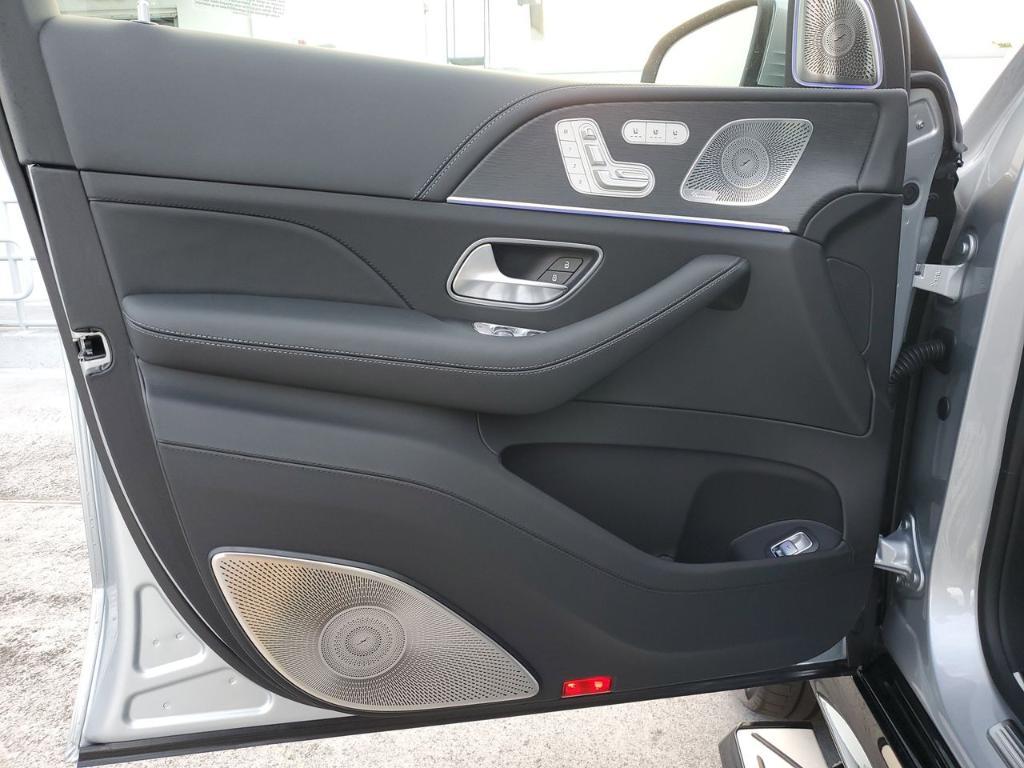 new 2026 Mercedes-Benz Maybach GLS 600 car, priced at $190,150