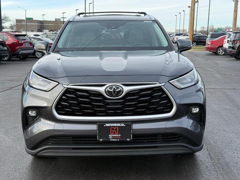 used 2020 Toyota Highlander car, priced at $26,500