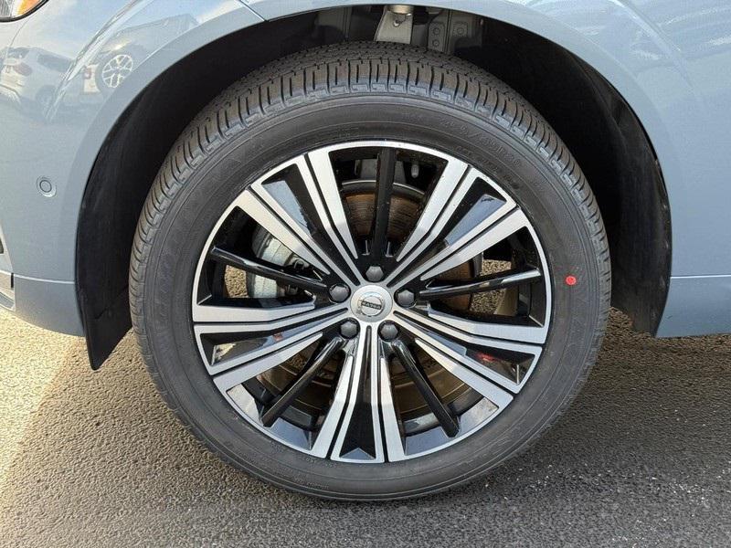 used 2022 Volvo XC60 car, priced at $32,700
