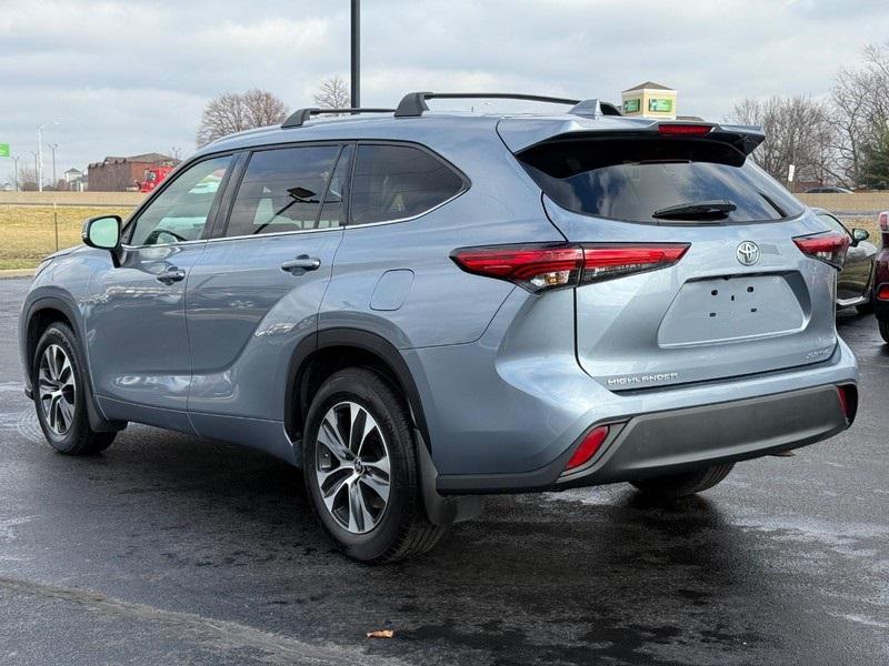 used 2022 Toyota Highlander car, priced at $33,500