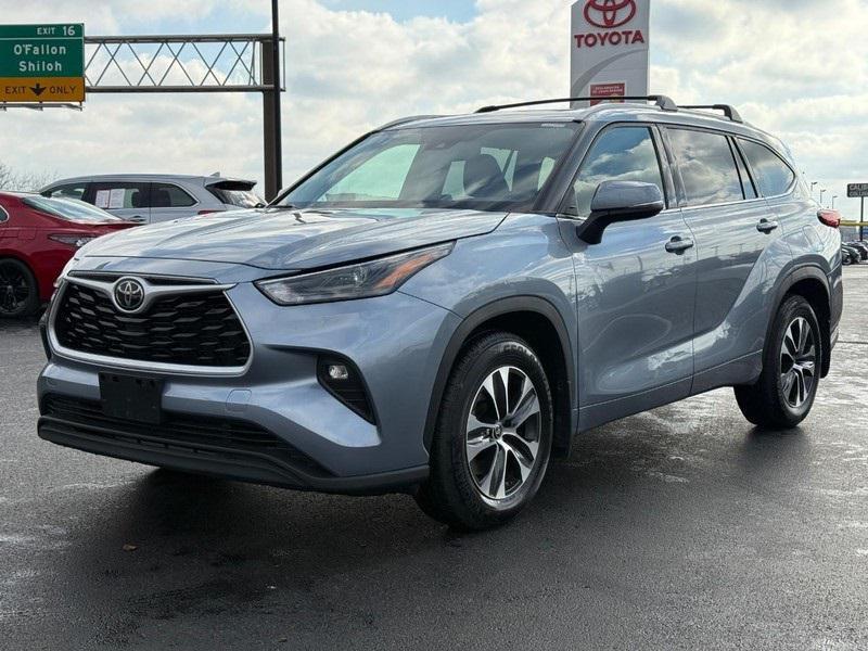 used 2022 Toyota Highlander car, priced at $33,500