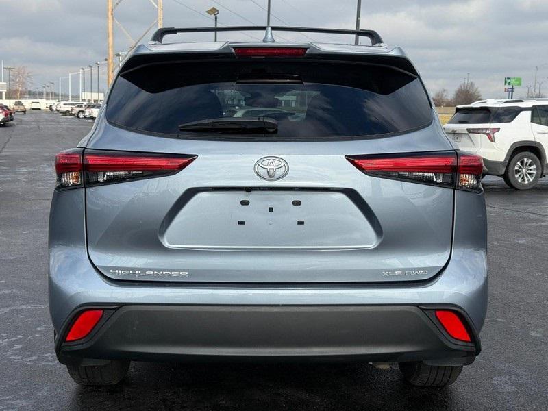 used 2022 Toyota Highlander car, priced at $33,500
