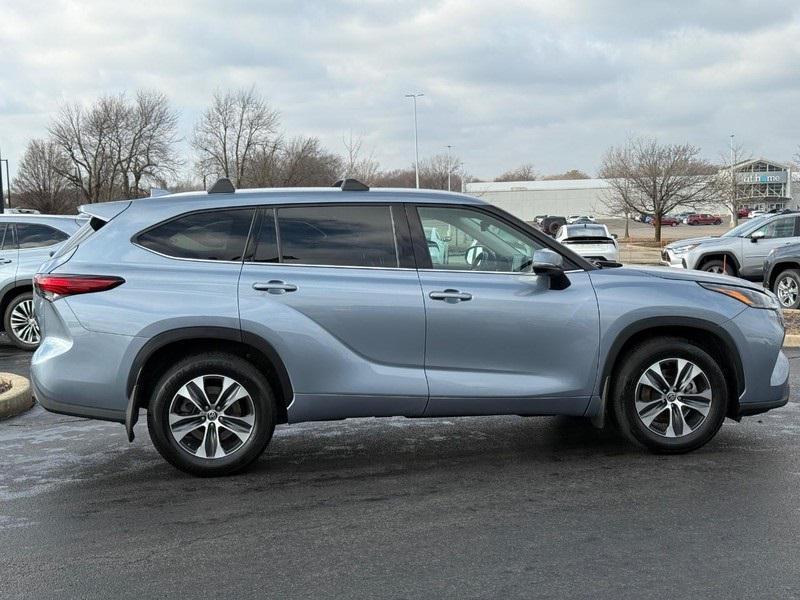 used 2022 Toyota Highlander car, priced at $33,500