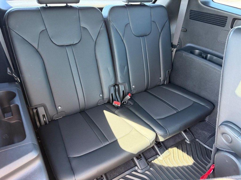 used 2025 Kia Sorento car, priced at $37,800
