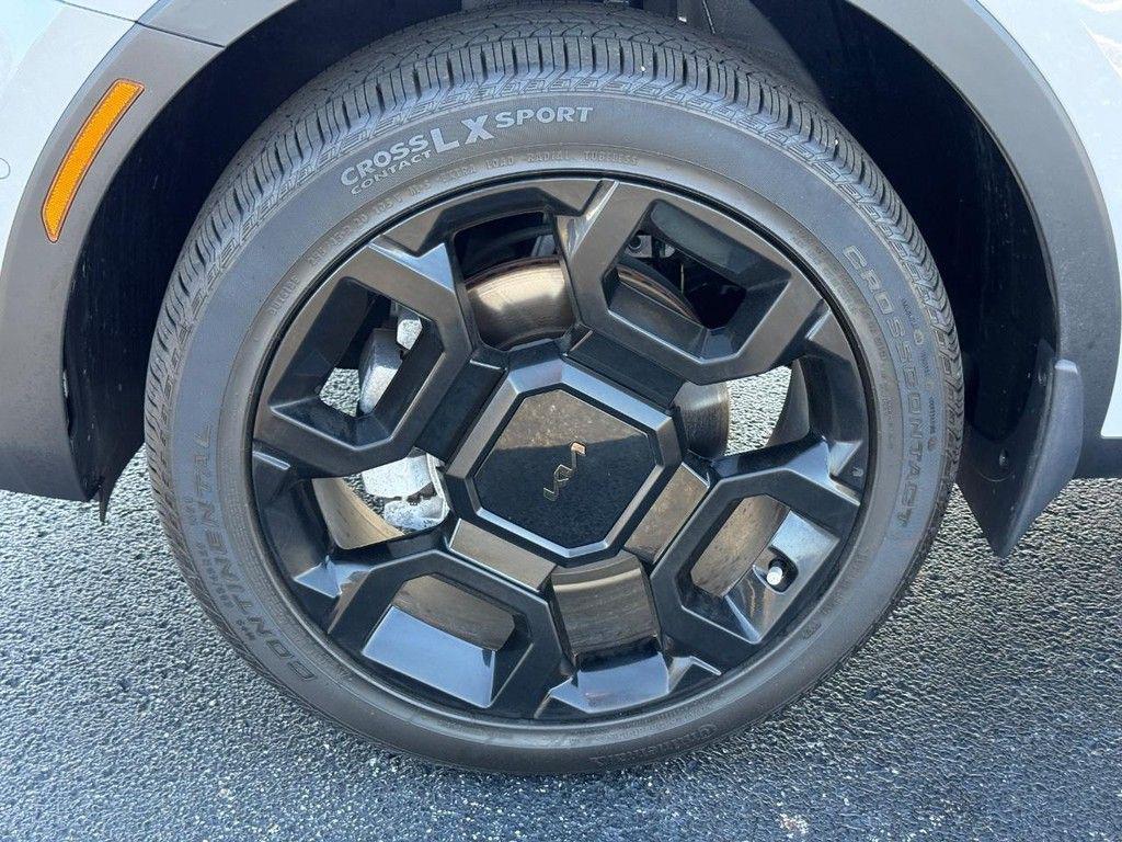 used 2025 Kia Sorento car, priced at $37,800