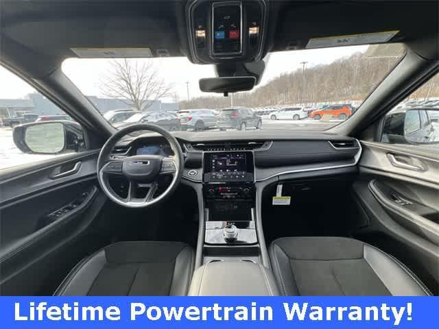 new 2025 Jeep Grand Cherokee car, priced at $43,205