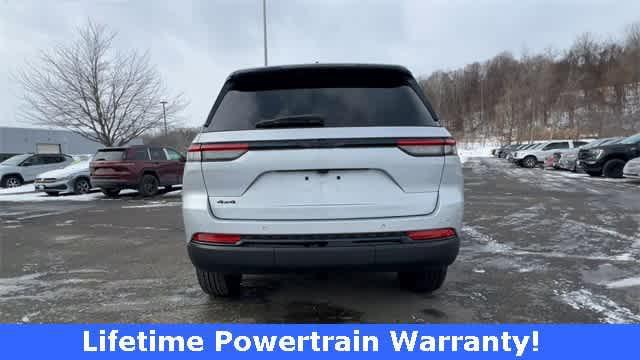 new 2025 Jeep Grand Cherokee car, priced at $43,380