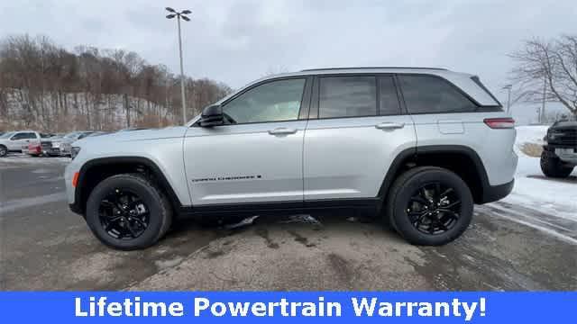new 2025 Jeep Grand Cherokee car, priced at $43,380