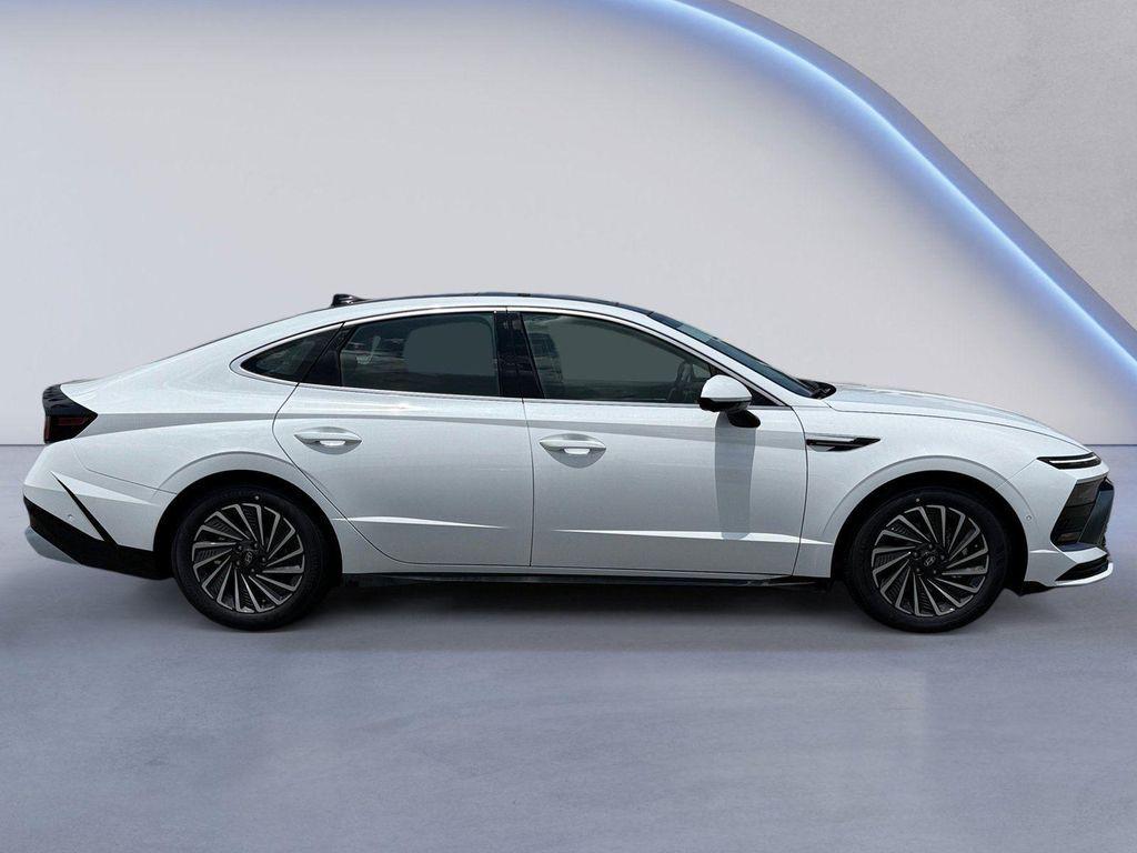 new 2025 Hyundai Sonata Hybrid car, priced at $38,087