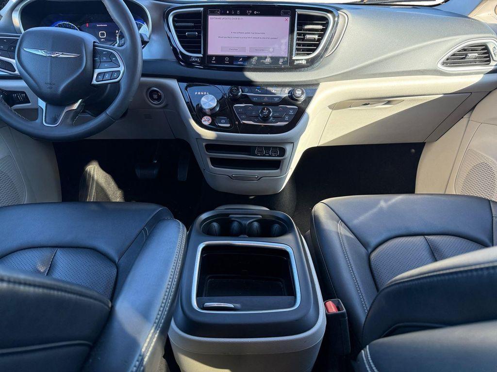 used 2024 Chrysler Pacifica car, priced at $31,994
