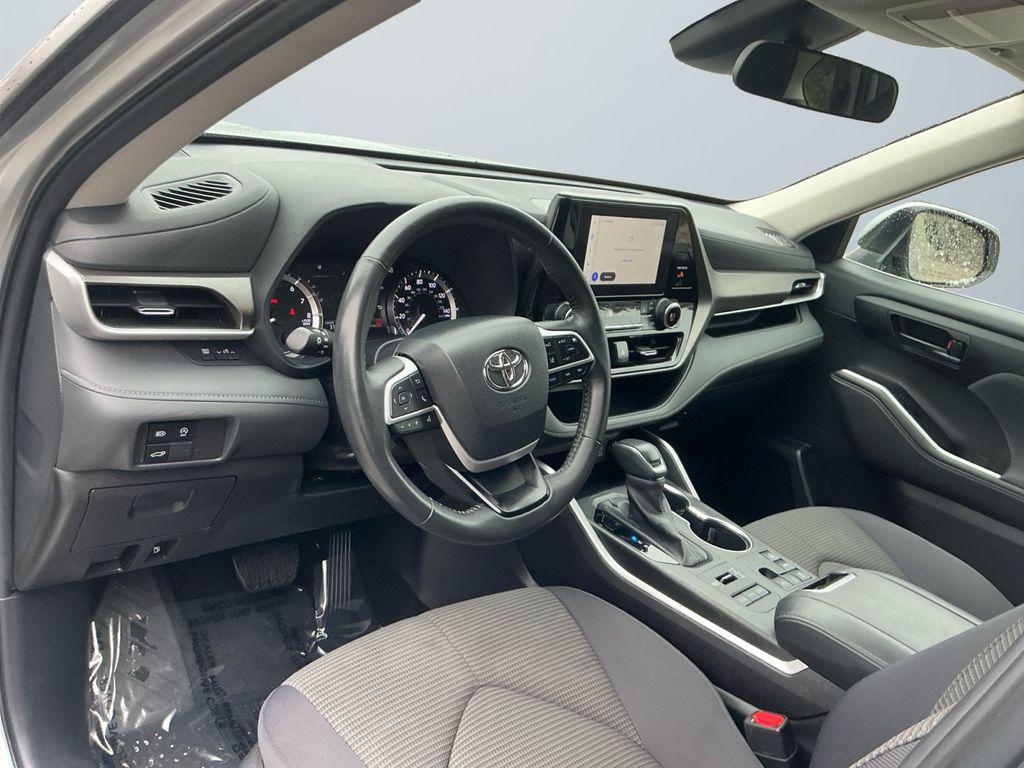used 2024 Toyota Highlander car, priced at $30,500