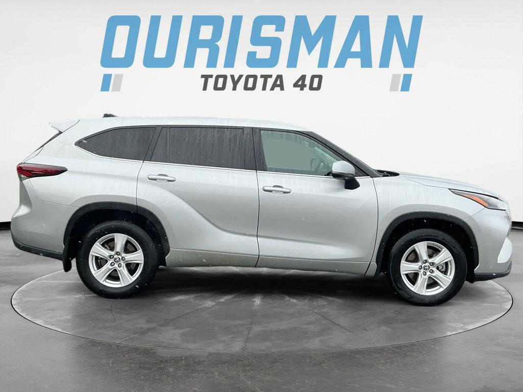 used 2024 Toyota Highlander car, priced at $30,500