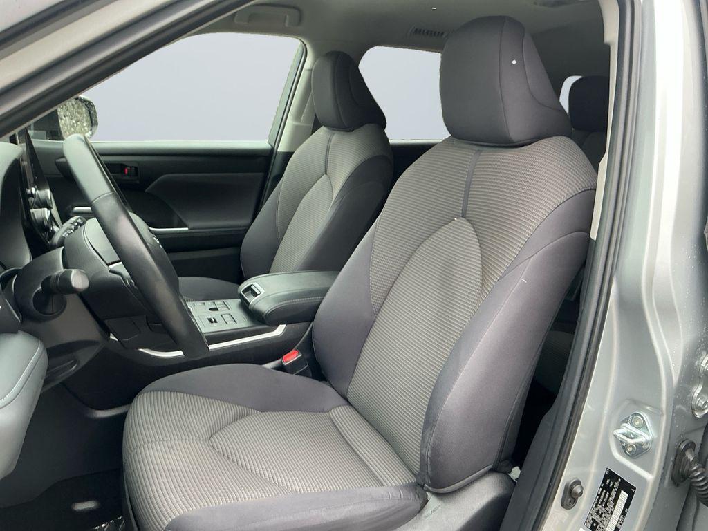 used 2024 Toyota Highlander car, priced at $30,500