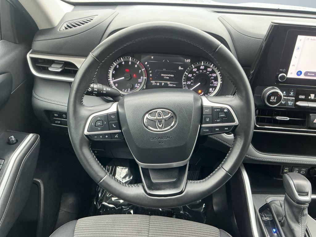 used 2024 Toyota Highlander car, priced at $30,500