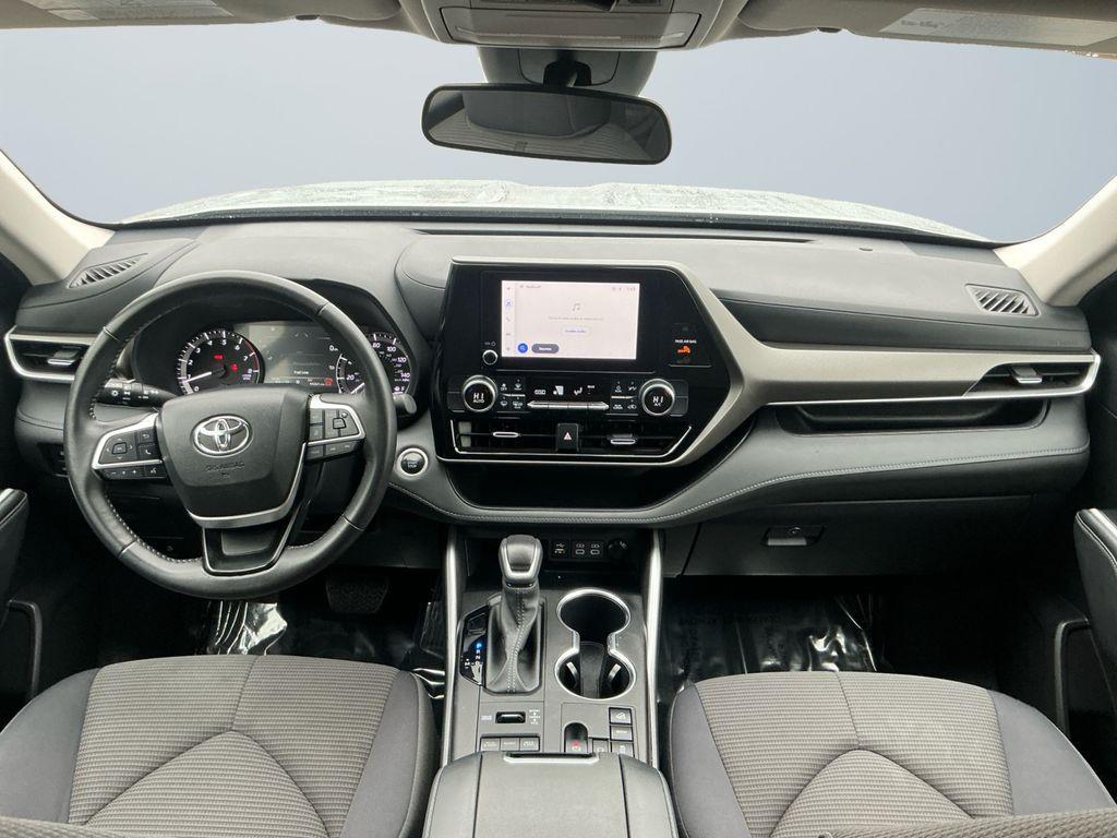 used 2024 Toyota Highlander car, priced at $30,500