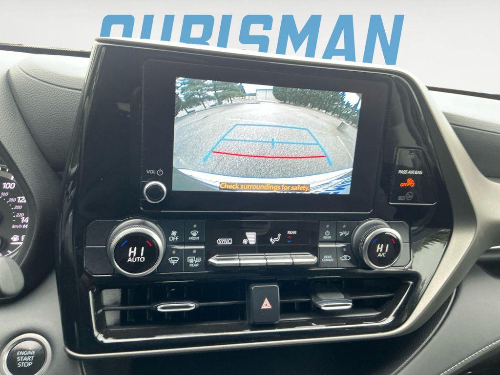 used 2024 Toyota Highlander car, priced at $30,500