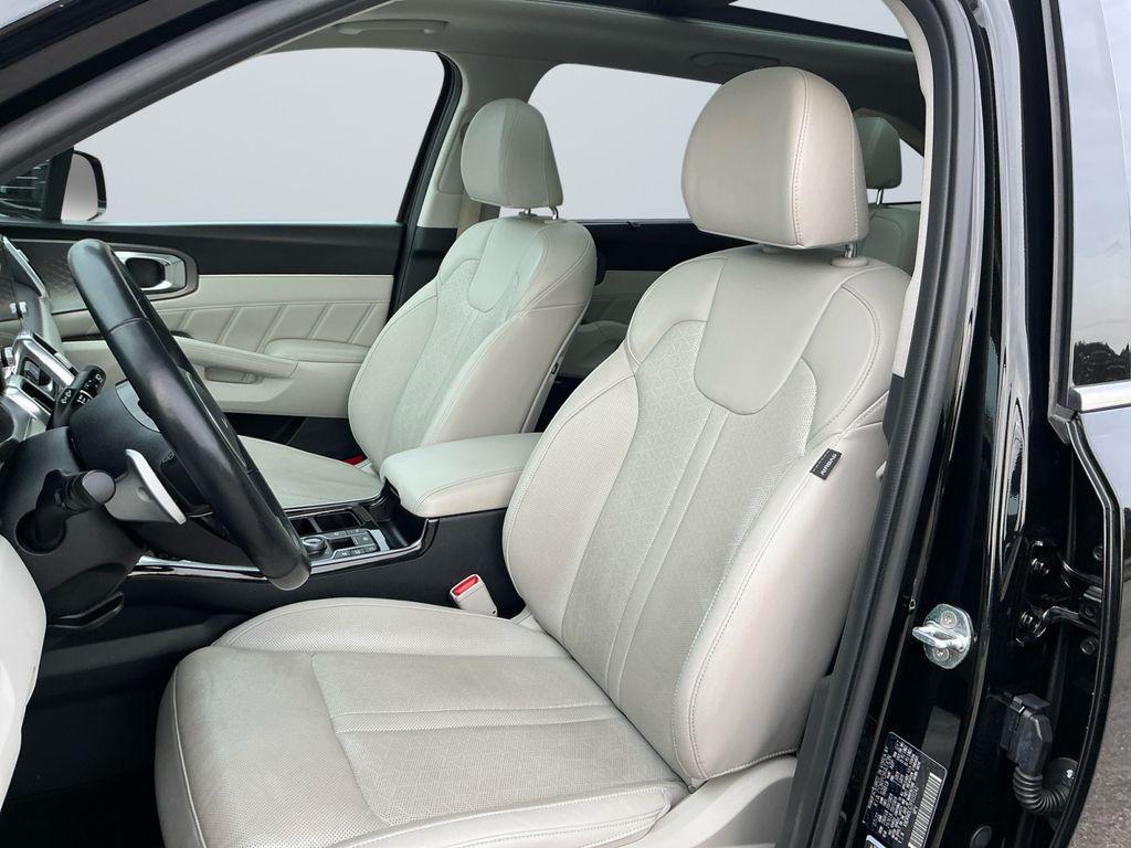 used 2023 Kia Sorento Hybrid car, priced at $27,500